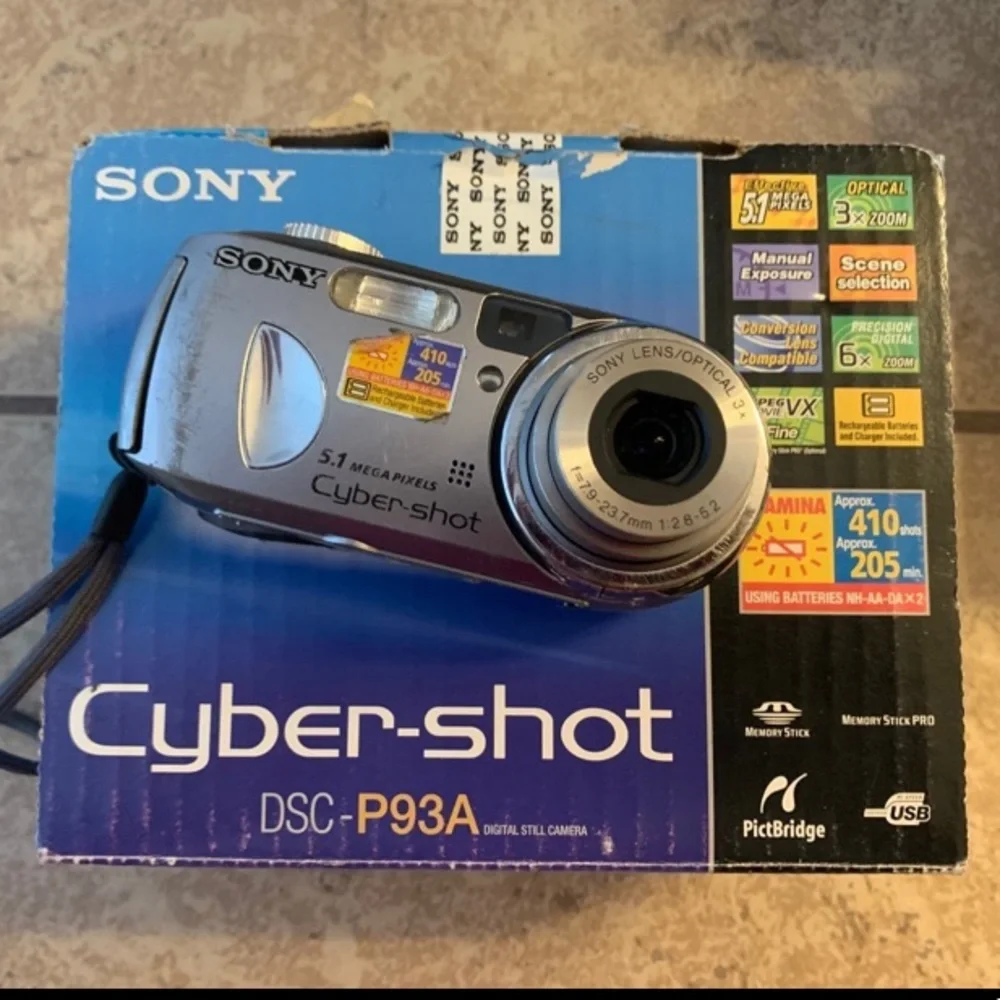 Sony Cyber-Shot, Model: DSC-P93A 5.1 MP 3x Zoom Digital Smart Zoom Camera